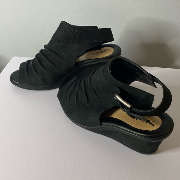 Earth Origins Black Adina Wide Chunky Buckle Wedge Open Toe size 8D - Picture 4 of 8